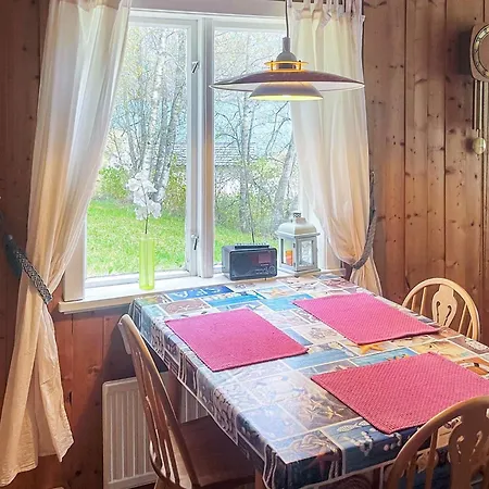 3 Person In Stryn-by Traum *
