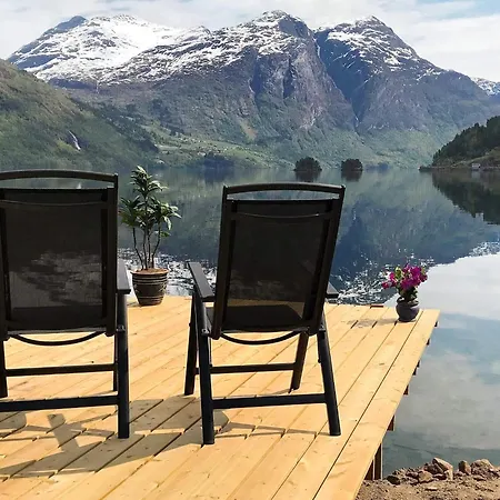 3 Person In Stryn-by Traum *