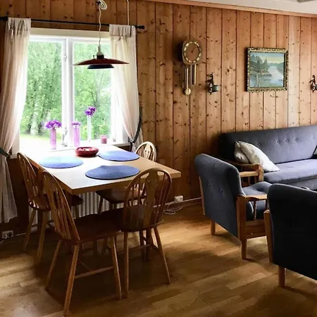 3 Person In Stryn-by Traum