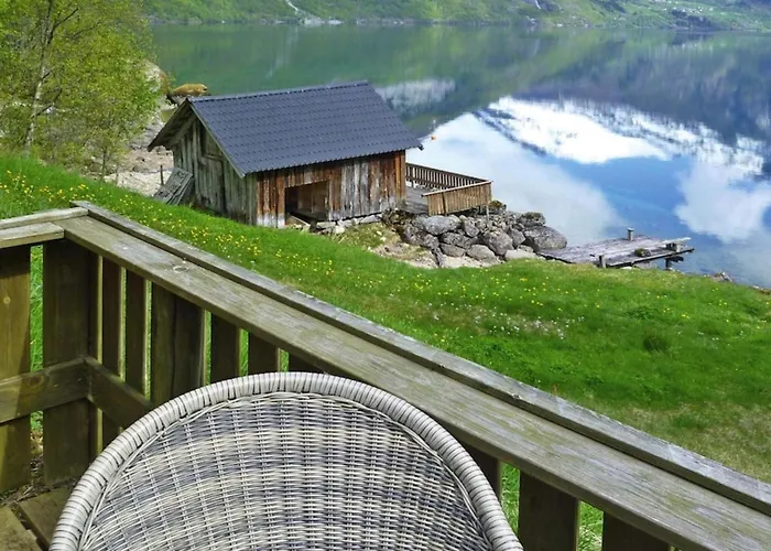 3 Person In Stryn-by Traum